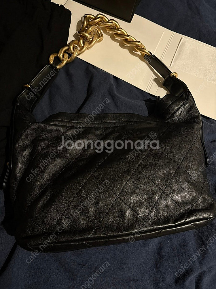 샤넬 22C AS2910 골드 메탈 체인 블랙 호보 숄더백--3